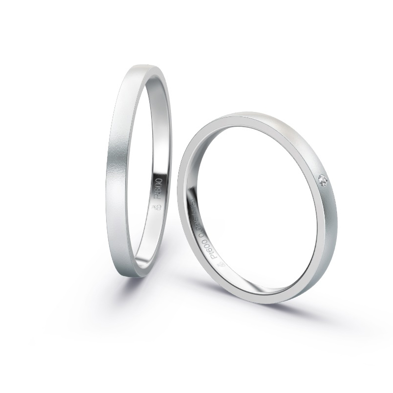 Aufnahme von schmalen Eheringen aus Platin in 2 mm Breite mit Diamant und Sandmattierung