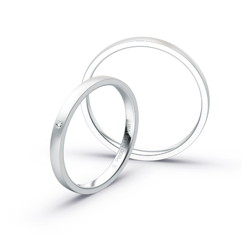 Aufnahme von schmalen Eheringen aus Platin in 2 mm Breite mit Diamant und Sandmattierung
