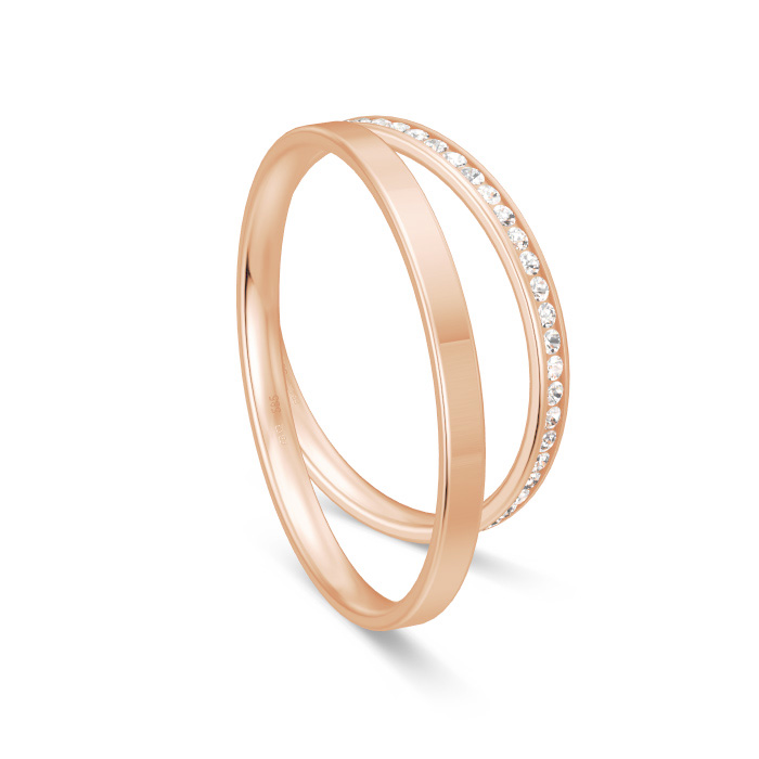Aufnahme von Eheringen aus Roségold mit Diamanten in Polierung