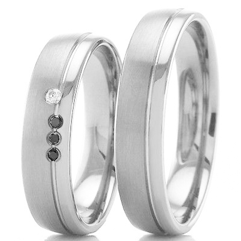 Aufnahme von Eheringen aus Silber mit Mattierung und schwarzen Diamanten