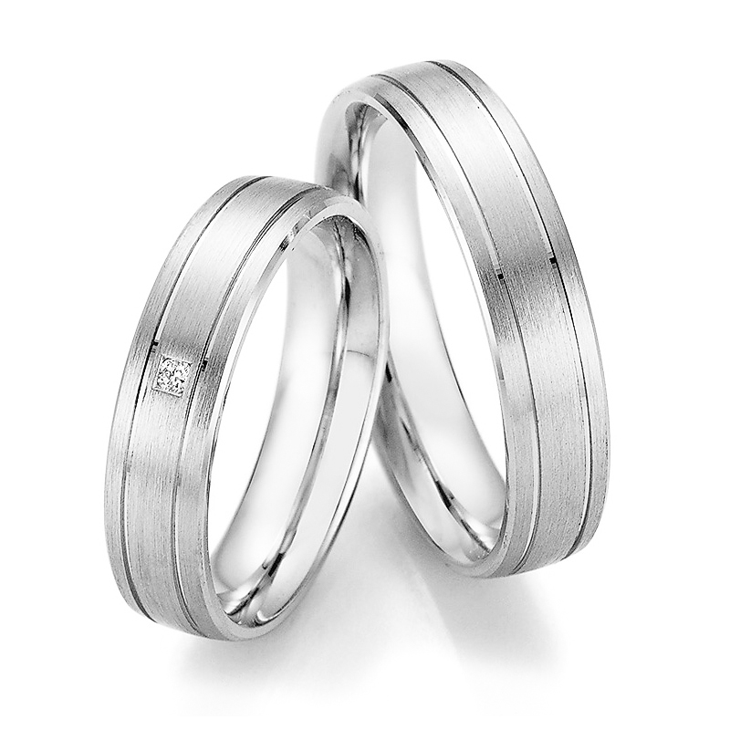 Aufnahme von Eheringen aus Silber mit Mattierung und Diamanten