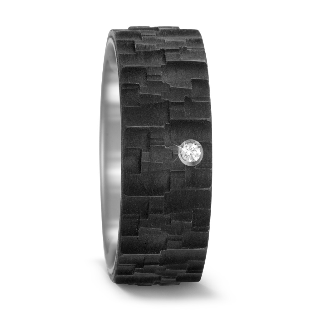Aufnahme von Carbon & Titan Eheringen mit strukturierter Oberfläche und Diamanten