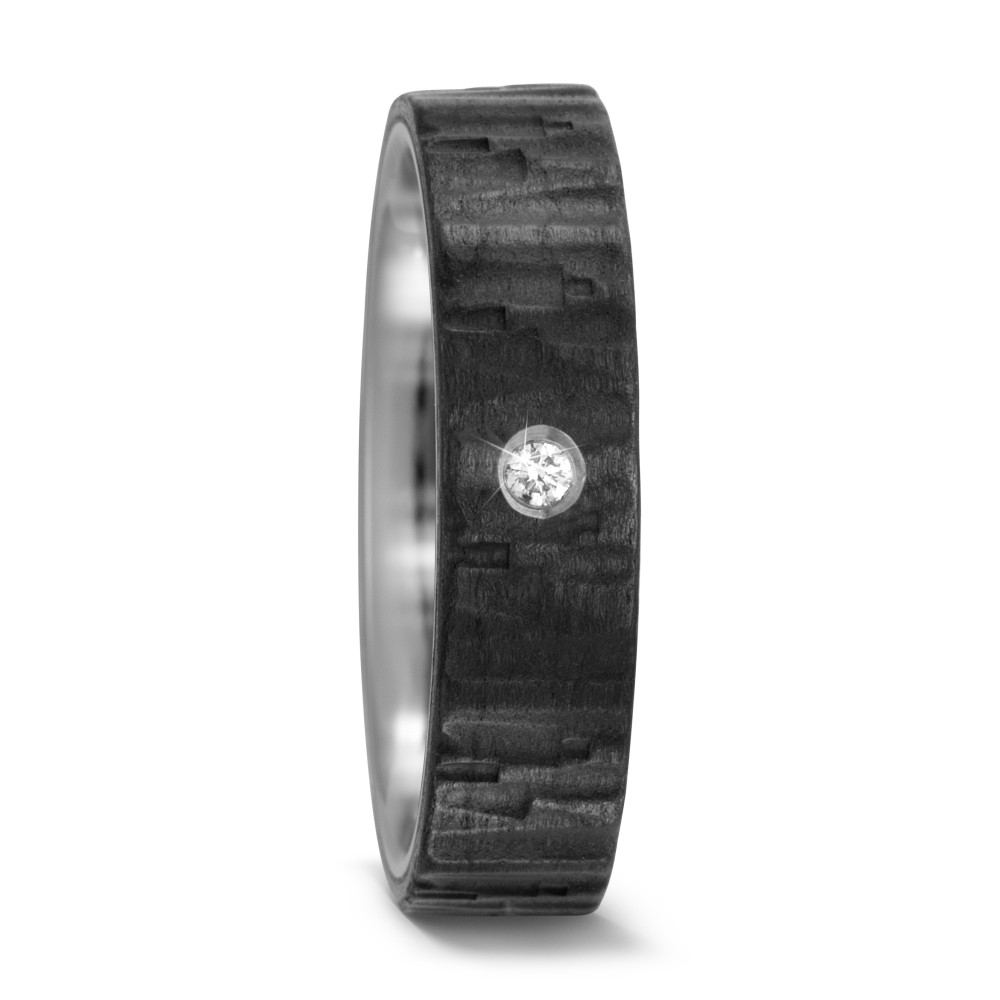Aufnahme von Carbon & Titan Eheringen mit strukturierter Oberfläche und Diamanten