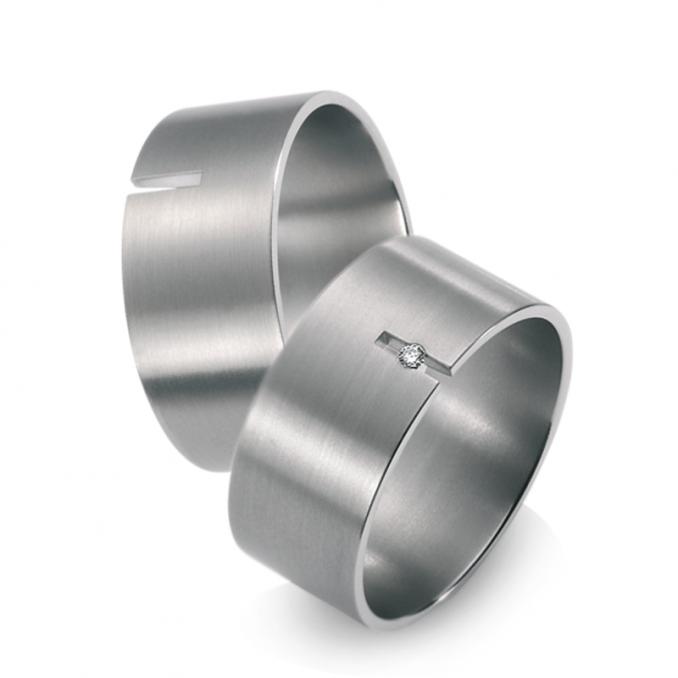 Breite Partnerringe Eheringe aus Titan, mattiert mit Einschnitt & einem Diamanten 51143/001/002/2000