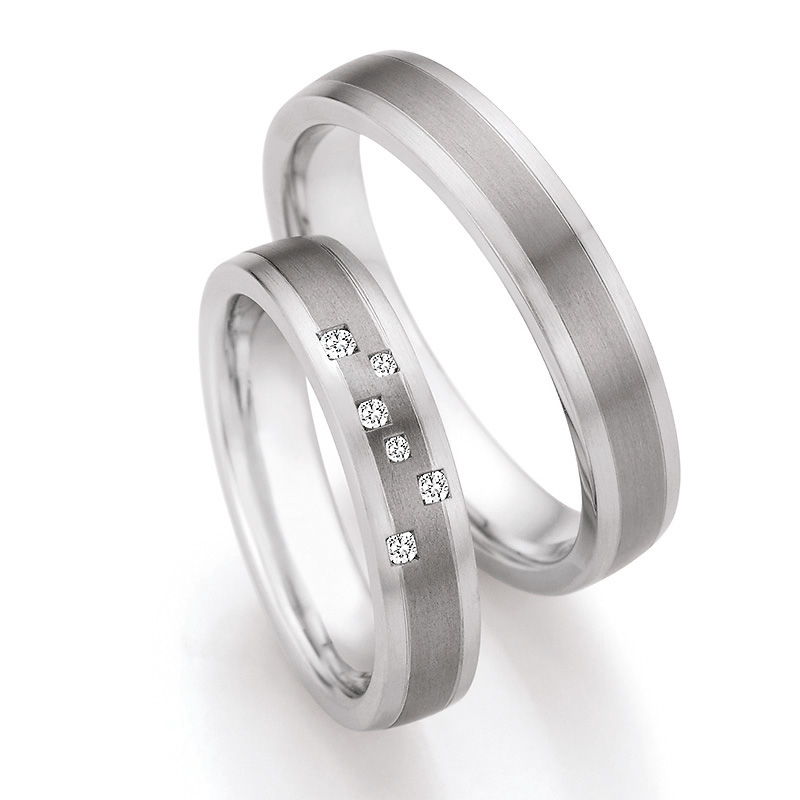 Eheringe aus Titan und Edelstahl mit Diamanten im Sternenhimmel-Design