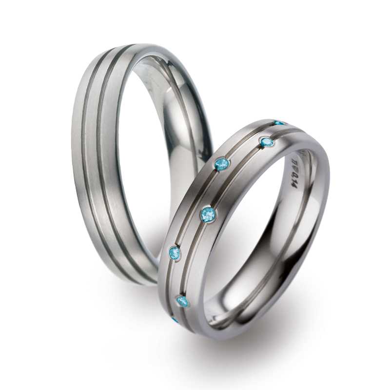 Schöne Partnerringe Eheringe aus Titan mit Blauen Diamanten auf den Vertiefungen 51735/001/268/2000