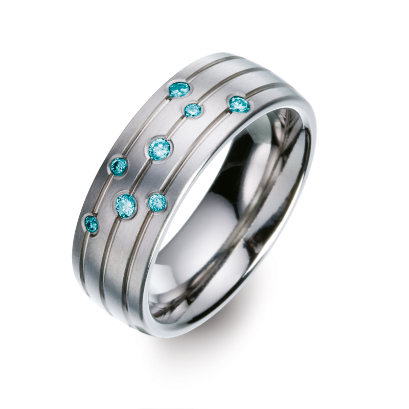 Aufnahme von Eheringen aus Titan mattiert mit Rillen und acht blauen Diamanten