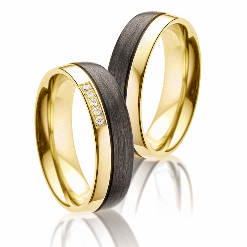 Aufnahme von bicoloren Gelbgold Eheringen mit dunklem Carbon und Diamanten 