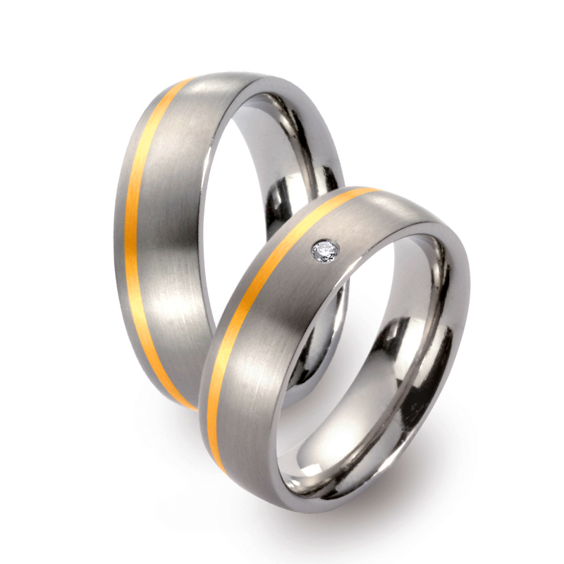 Tolle Eheringe Partnerringe aus Titan, mattiert, mit Gelbgoldstreifen und Brilliant 51142/001/002/72