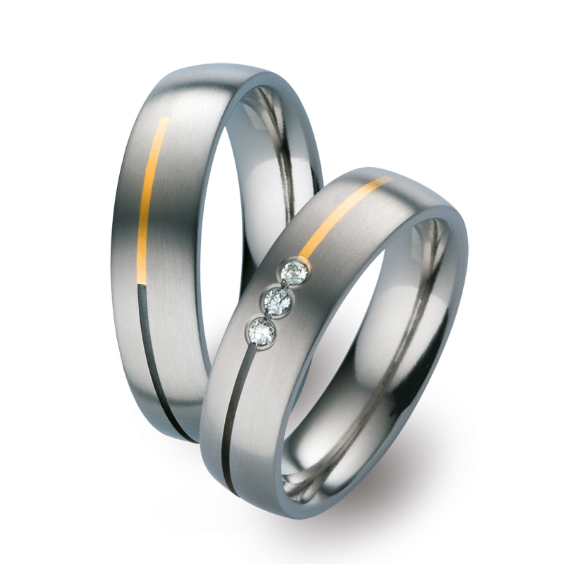 Tolle Eheringe Partnerringe aus Titan, mattiert, mit Gelbgoldstreifen und Brillianten 51792/001/006/