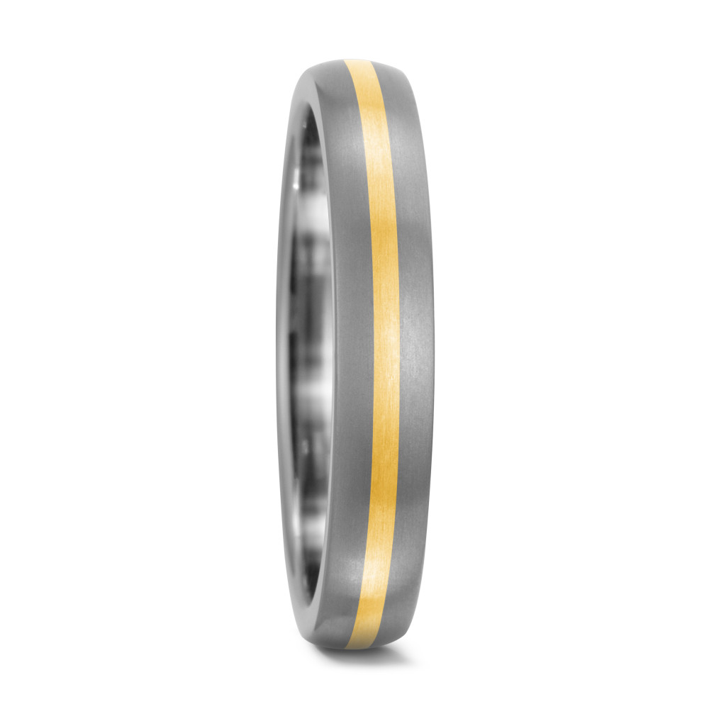 Aufnahme von Eheringen aus Titan und Gelbgold mattiert