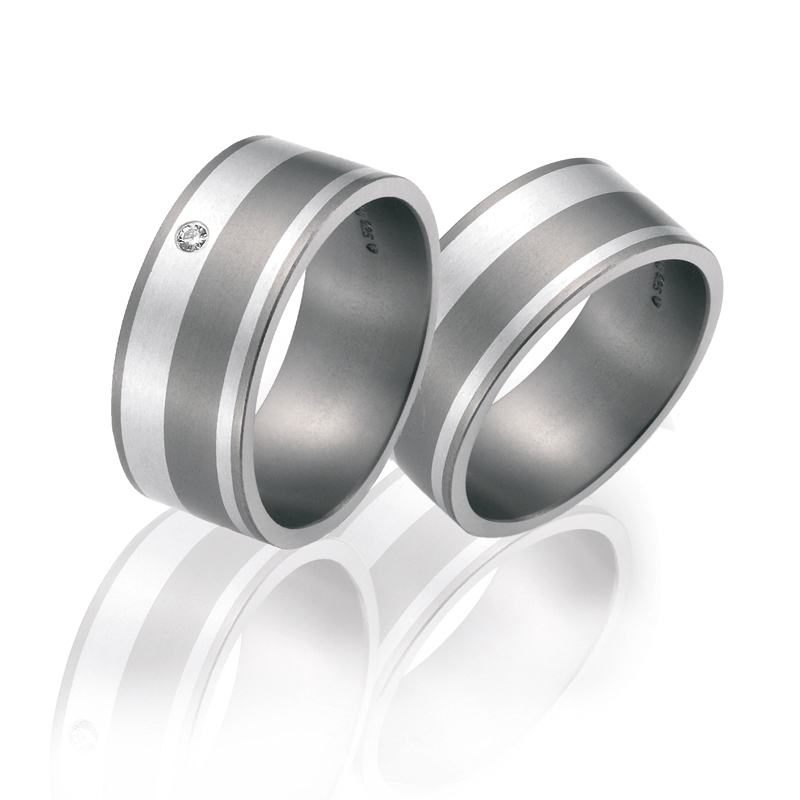 Breite Eheringe Partnerringe aus Titan, mattiert, mit Silberstreifen und Brillant 50933/002/002/9202