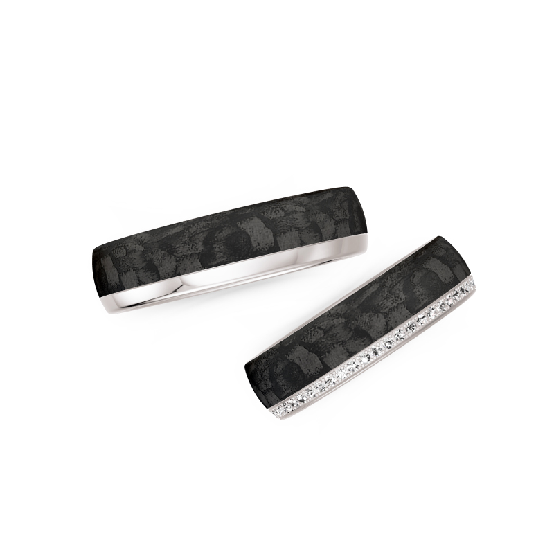 Aufnahme von Eheringen aus Weißgold und Carbon mit vielen Diamanten