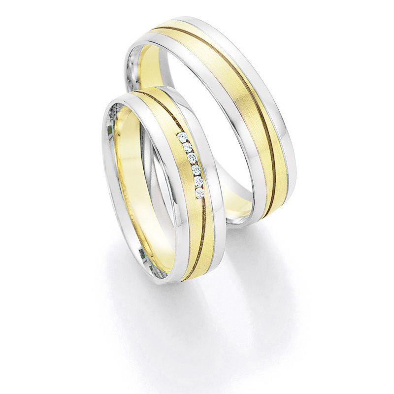 Aufnahme von Eheringen aus Weiß- & Gelbgold mit Diamanten und bicolorem Design 