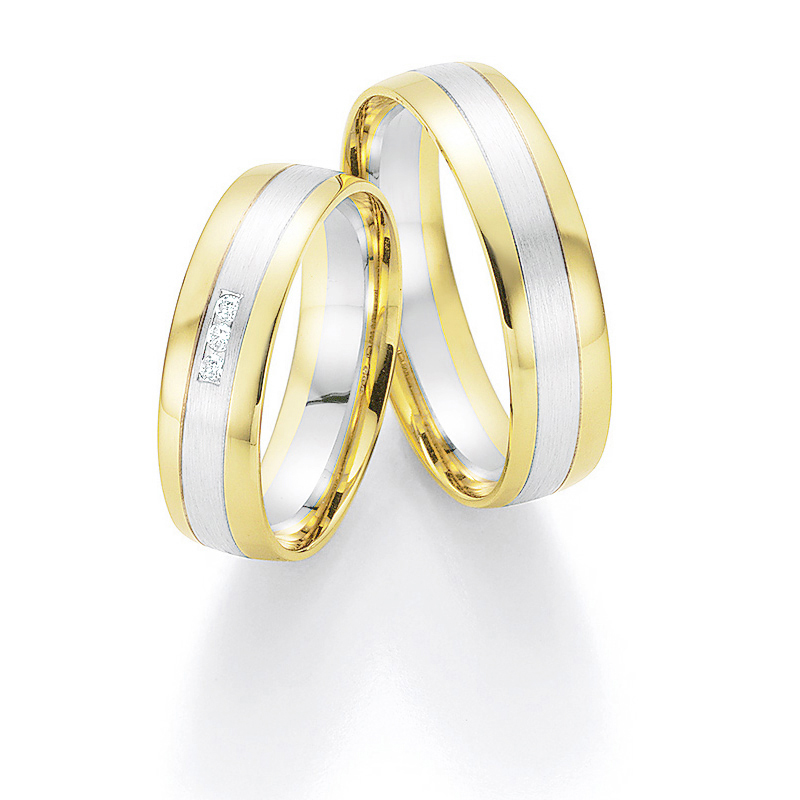 Aufnahme von Eheringen aus Weiß- & Gelbgold mit Diamanten im bicoloren Design