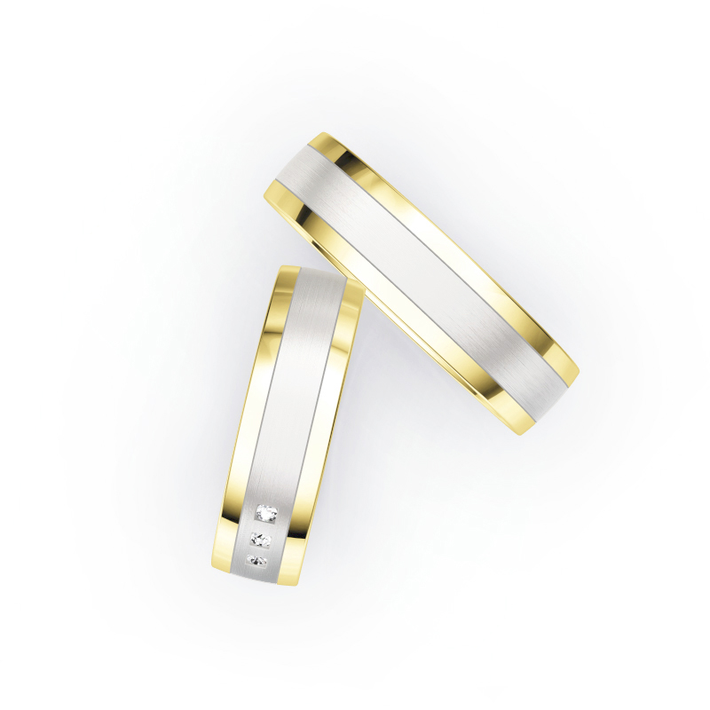 Aufnahme von bicoloren Eheringen aus Weissgold & Gelbgold mit polierten Rändern