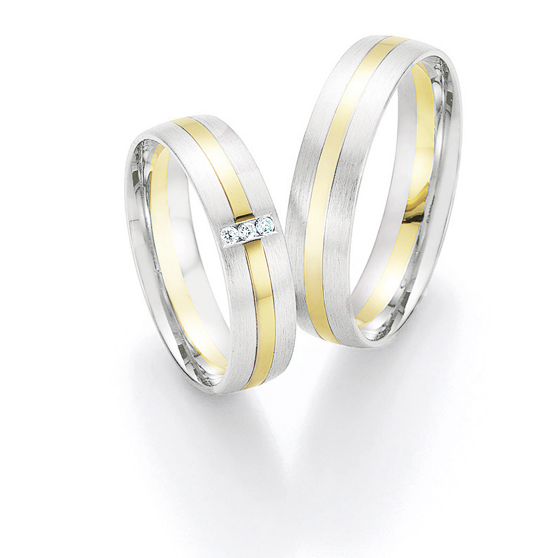 Aufnahme von Eheringen aus Weiß- & Gelbgold mit Diamanten im bicoloren Design matt poliert