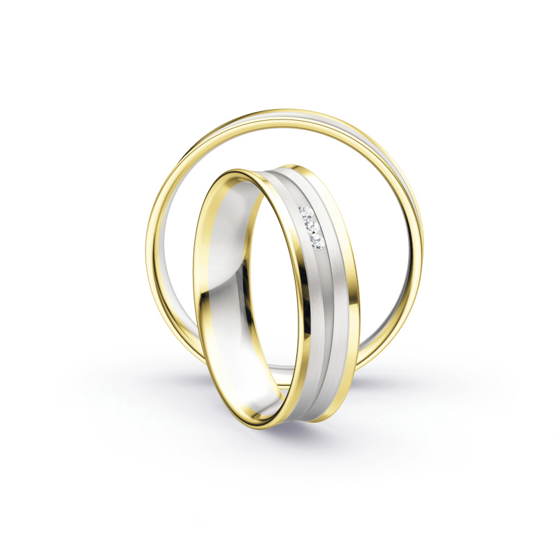 Aufnahme von konkaven Eheringen aus Weiß- & Gelbgold mit Diamanten matt poliert