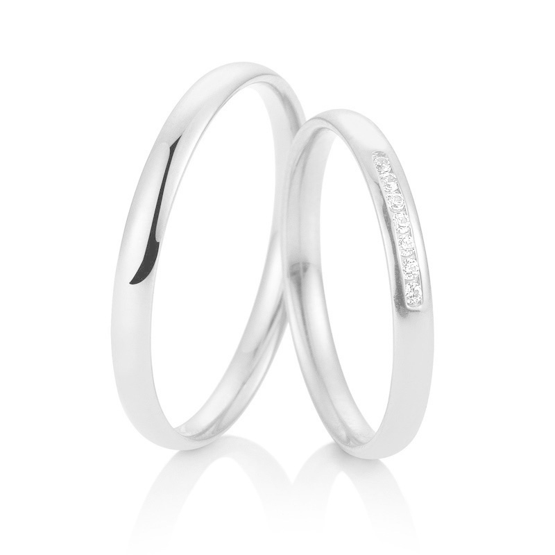 Aufnahme von Eheringen aus Weißgold mit 7 Diamanten und polierter Oberfläche