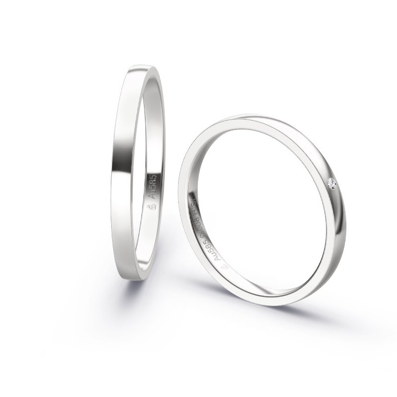 Aufnahme von schmalen Eheringen aus Weißgold in 2 mm Breite mit Diamant und Polierung 