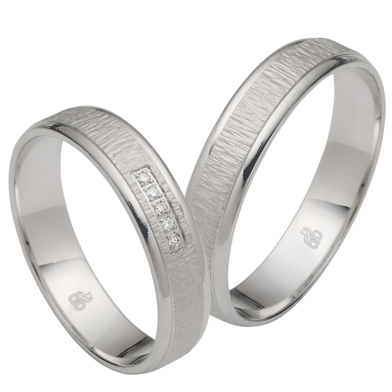 Interessante Weissgold Eheringe mit Diamanten und mittiger Strukturierung 8926963