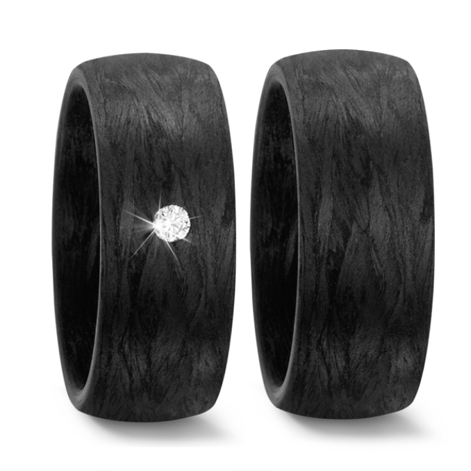 Aufnahme von Eheringen aus Carbon mit Maserung und mittigem Diamanten