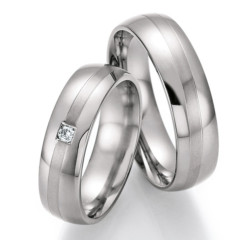 Eheringe Trauringe aus Titan mit Diamant Ruesch Collection Nowotny 77/20110-060
