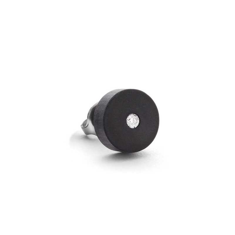 Aufnahme von schwarzem Ohrstecker aus Carbon mit weißen Diamanten 