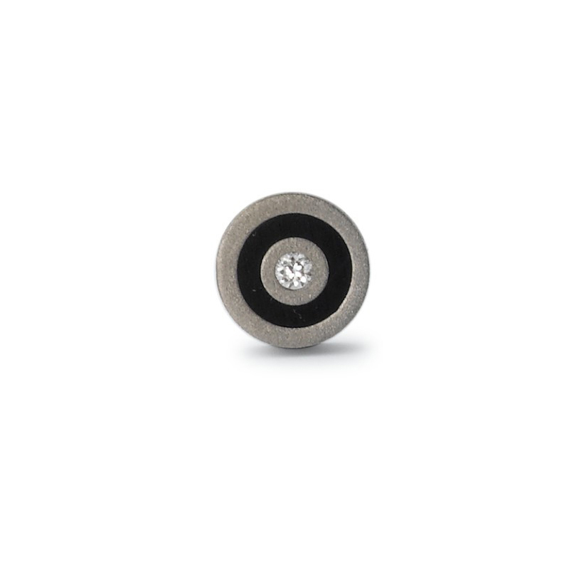 Aufnahme von einem Einzelohrstecker mit schwarzem Akzent und Diamanten