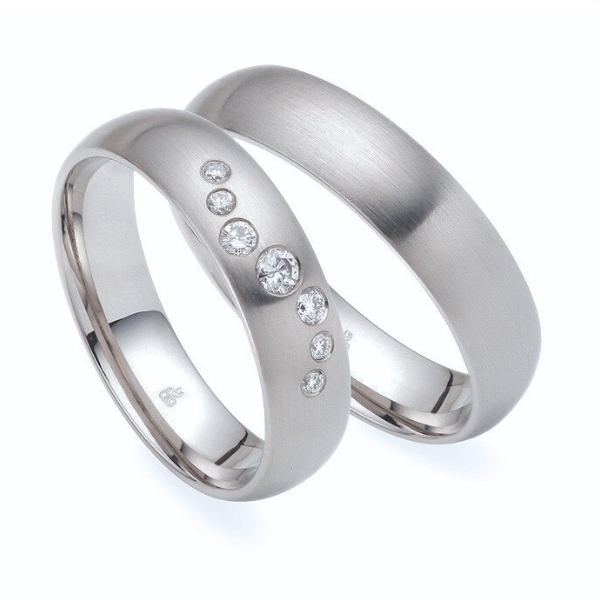 Palladium 500 Eheringe mit Längsmattierung und Welle von 7 Diamanten