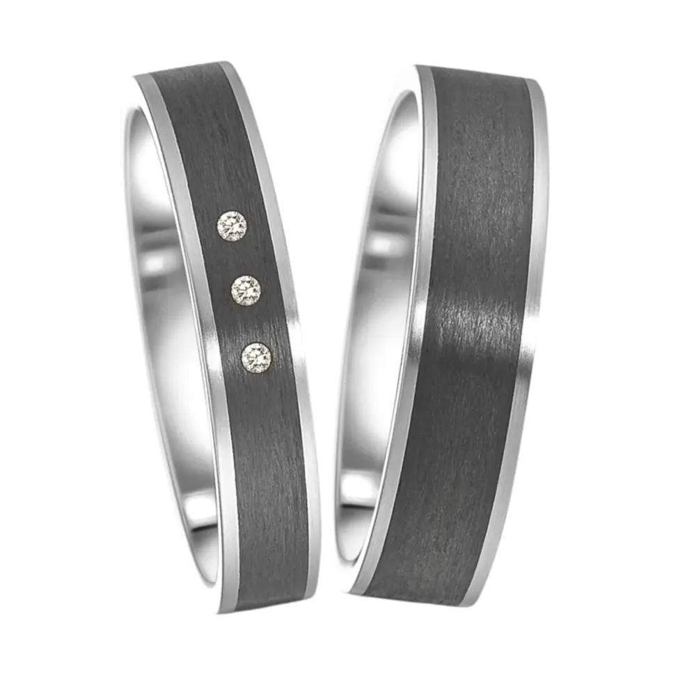 Carbon und Stahl Trauringe mit 3 Diamanten in zwei Breiten