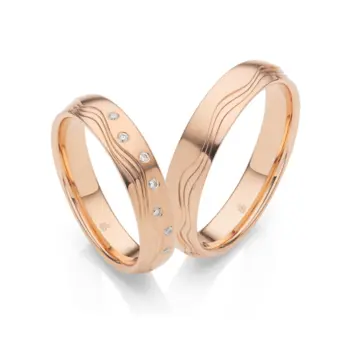 Polierte Eheringe Roségold mit 7 einzeln gefassten Diamanten und Wellendesign