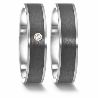 Aufnahme der Partnerringe aus Edelstahl und Carbon mit Mattierung und Diamanten