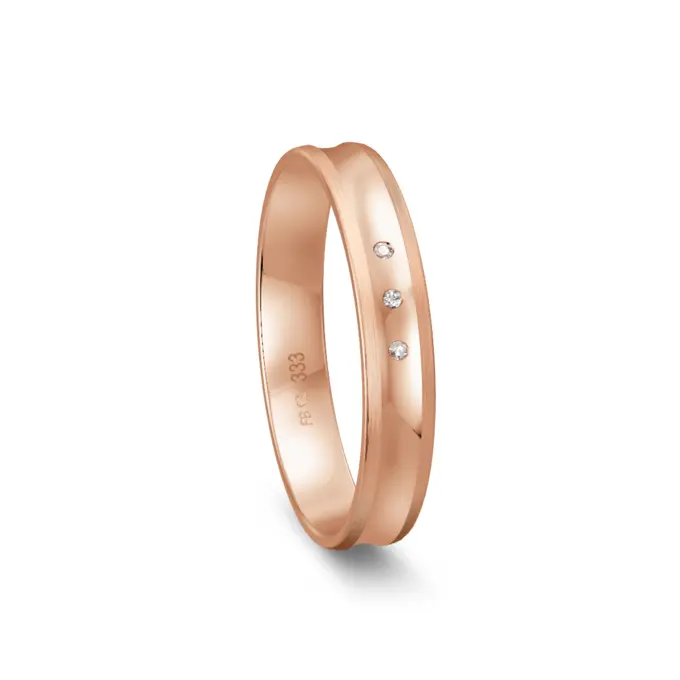 Trauring aus Rotgold poliert mit konkaver Form mit drei Diamanten