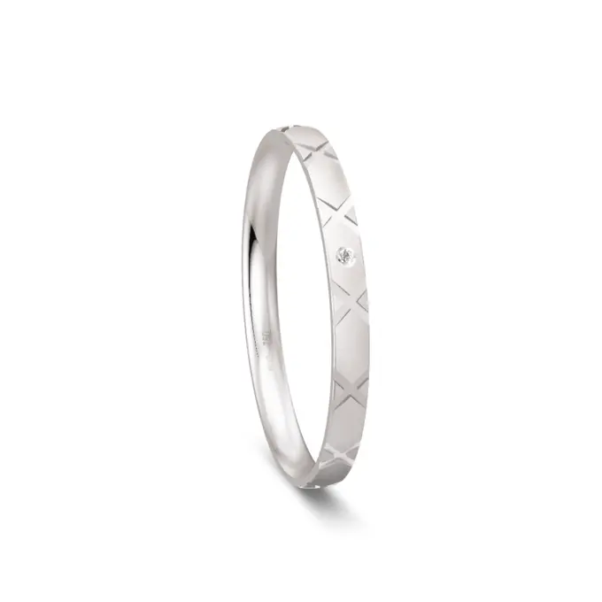 Ehering aus Weißgold sandmatt mit Diamanten und Kreuzmuster