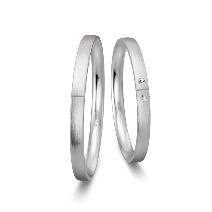 Platin Eheringe mit 2 Diamanten und Querrille 2 mm breit