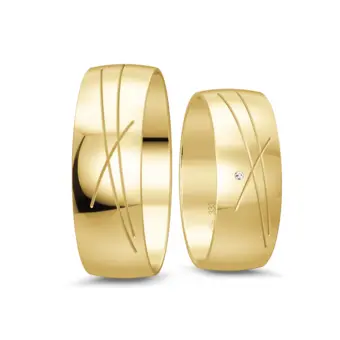 Gelbgold Eheringe mit Strahlenmuster breit poliert und Diamanten
