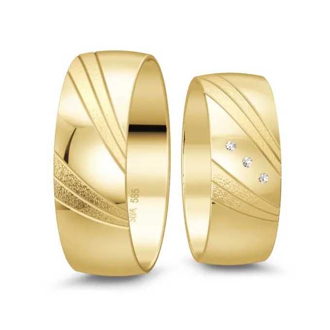 Gelbgold Trauringe poliert mit mattem Streifenmuster und Diamanten