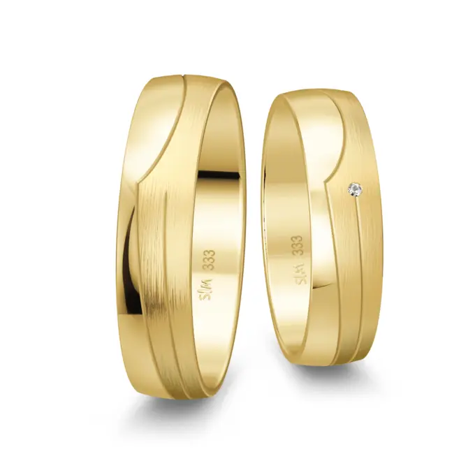 Gelbgold Trauringe matt poliert mit Rillendesign und Diamant