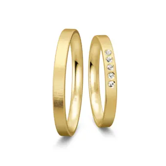 Schmale Eheringe aus Gelbgold mit 5 Diamanten und Quermattierung