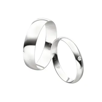 Weißgold Eheringe mit Diamanten in zwei Breiten und Diamant im Damenring