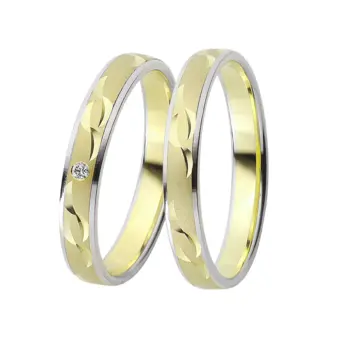 Gelbgold und Weissgold Eheringe mit Sichelmustern und Diamant