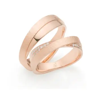 Roségold Eheringe mit Hammerschlag und Polierung und Diamanten