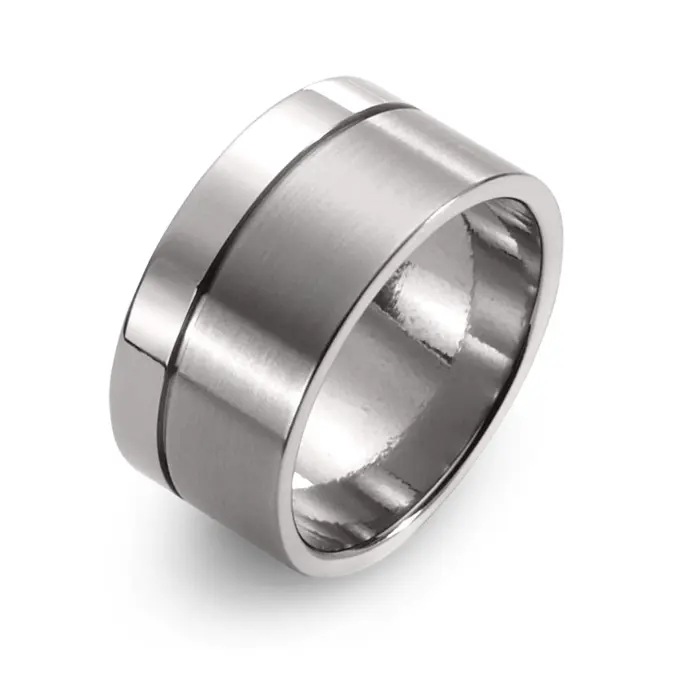Breiter Ehering aus Titan matt mit poliertem Rand