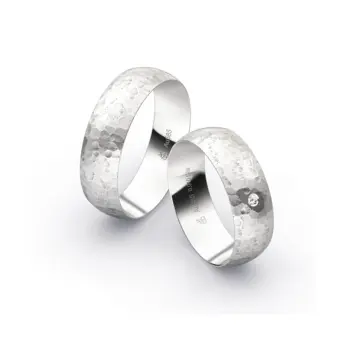 Einmalige Eheringe aus Weissgold mit Diamanten in besonderem Design 5086