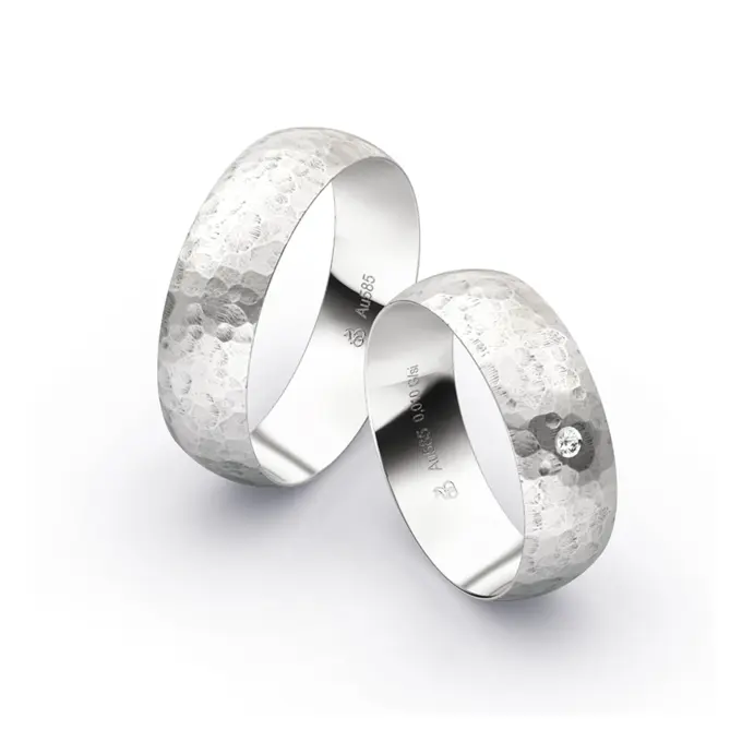 Einmalige Eheringe aus Weissgold mit Diamanten in besonderem Design 5086