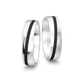 polierte 925er Silber Trauringe mit geschwungenem Carbonstreifen