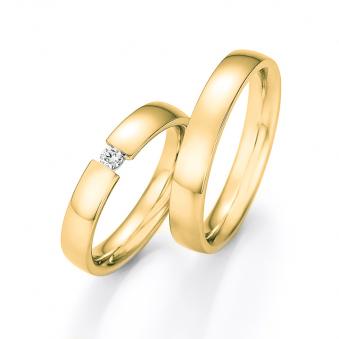 Aufnahme der Trauringe aus poliertem Gelbgold mit Diamanten
