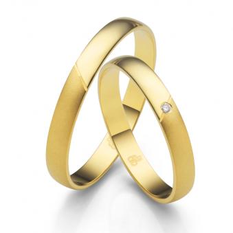 Aufnahme der schmalen Gelbgold Eheringe mit Zweierlei Oberflächen und Diamanten