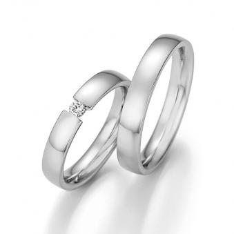 Aufnahme der Eheringe aus Platin hochpoliert mit Diamanten